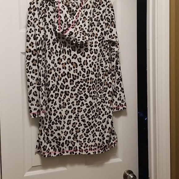 Leopard Print Fleece lounger - Picture 2 of 4